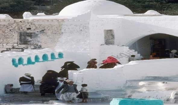 وزير الشؤون الدينية يدعو رئيس الأساقفة إلى التشجيع على السياحة الدينية التونسية