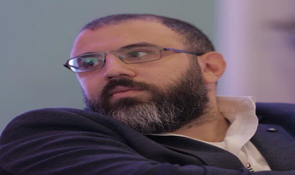 بلينكن يمنح الصحافي رياض قبيسي جائزة لمكافحته الفساد في لبنان